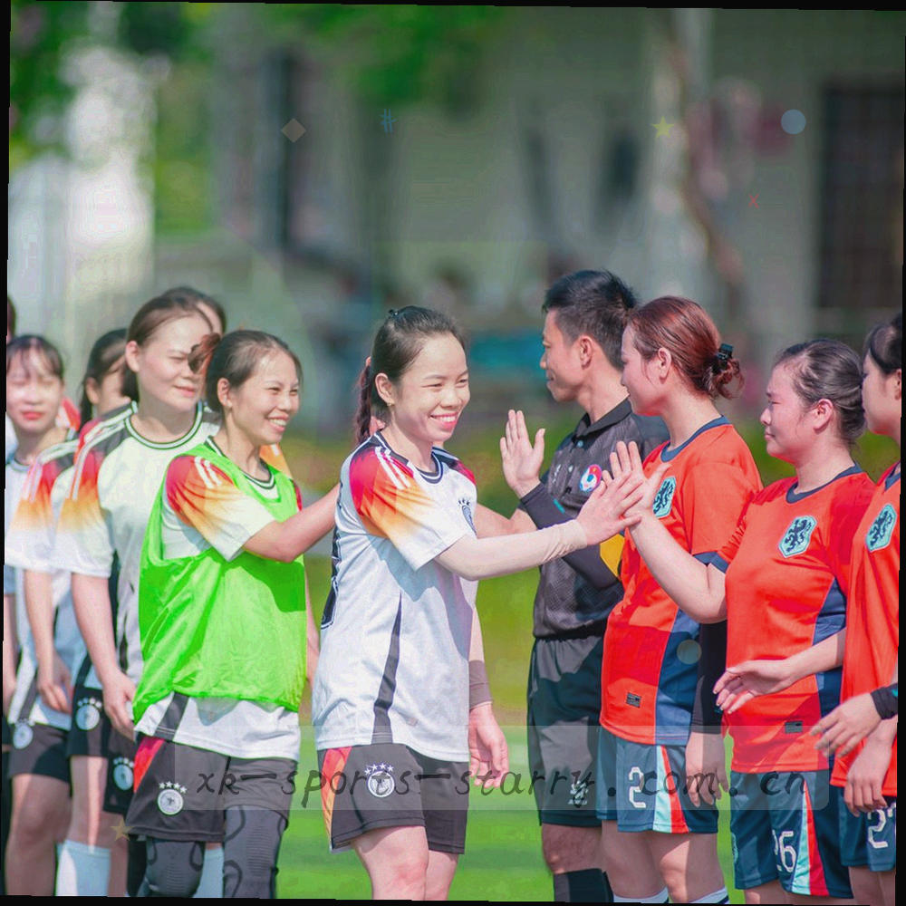 两张并排的赛事数据表格被光笔标注，画面中没有任何人物面孔